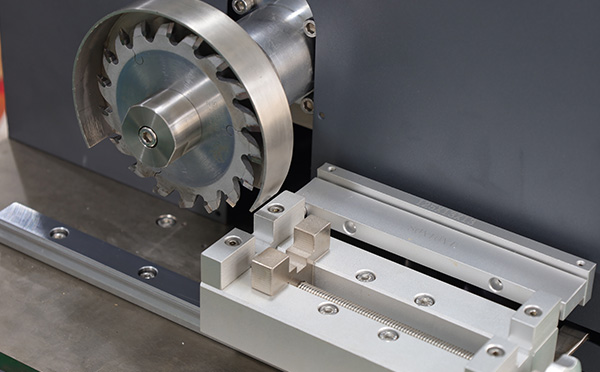 全自动缺口制样机内部结构